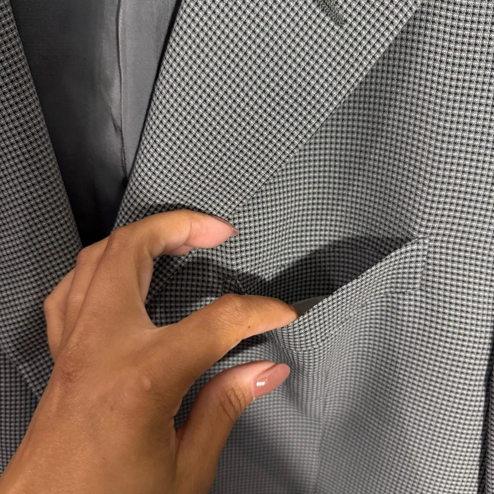 Armani Collezioni Men's Gray Plaid Wool 3‎ Button Sport Coat Size 42 Long